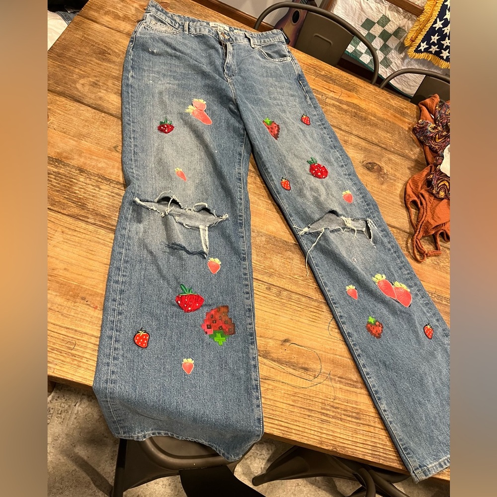 Wide Leg strawberry jeans